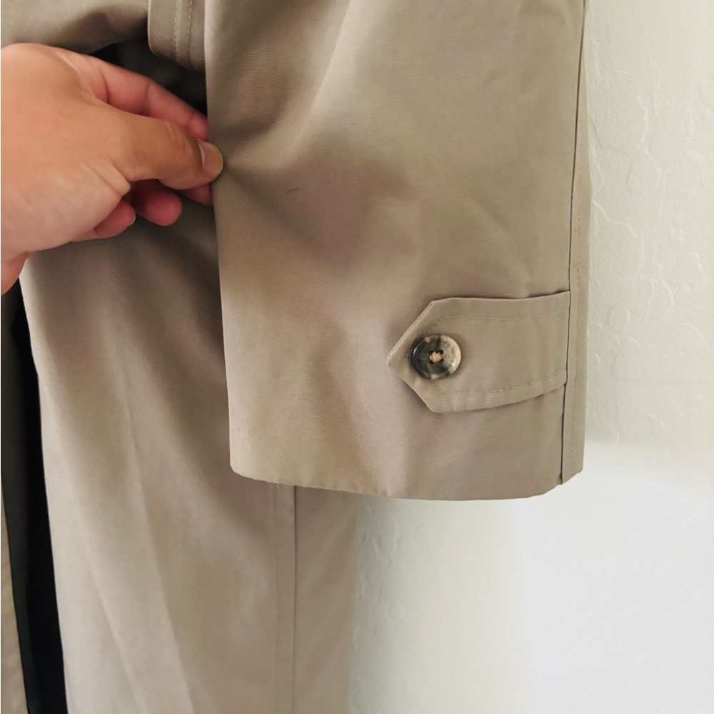 Christian Dior Tan Trench Coat 🧥 - Picture 8 of 13